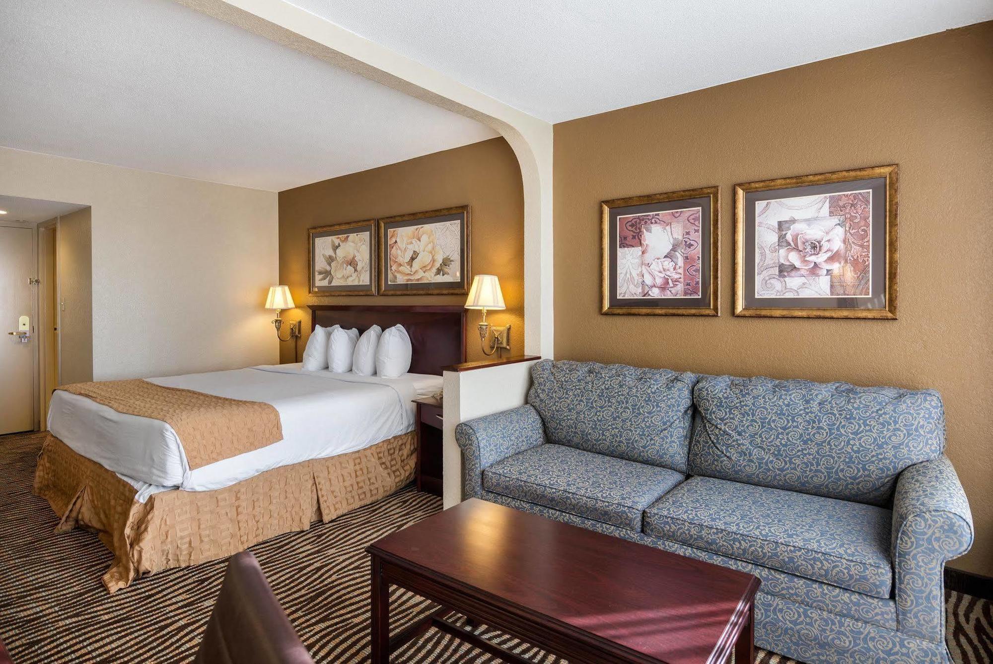 Quality Inn Near Hampton Coliseum Exterior photo