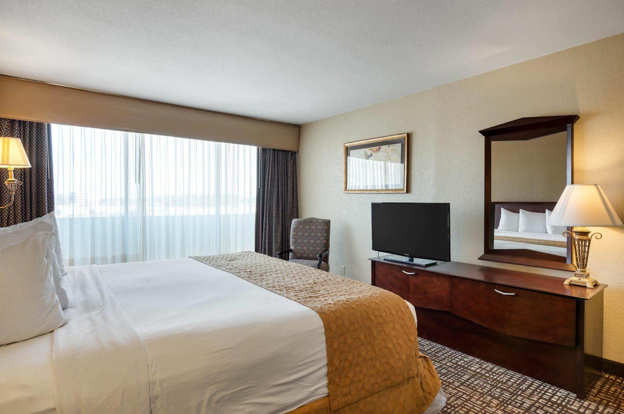Quality Inn Near Hampton Coliseum Exterior photo
