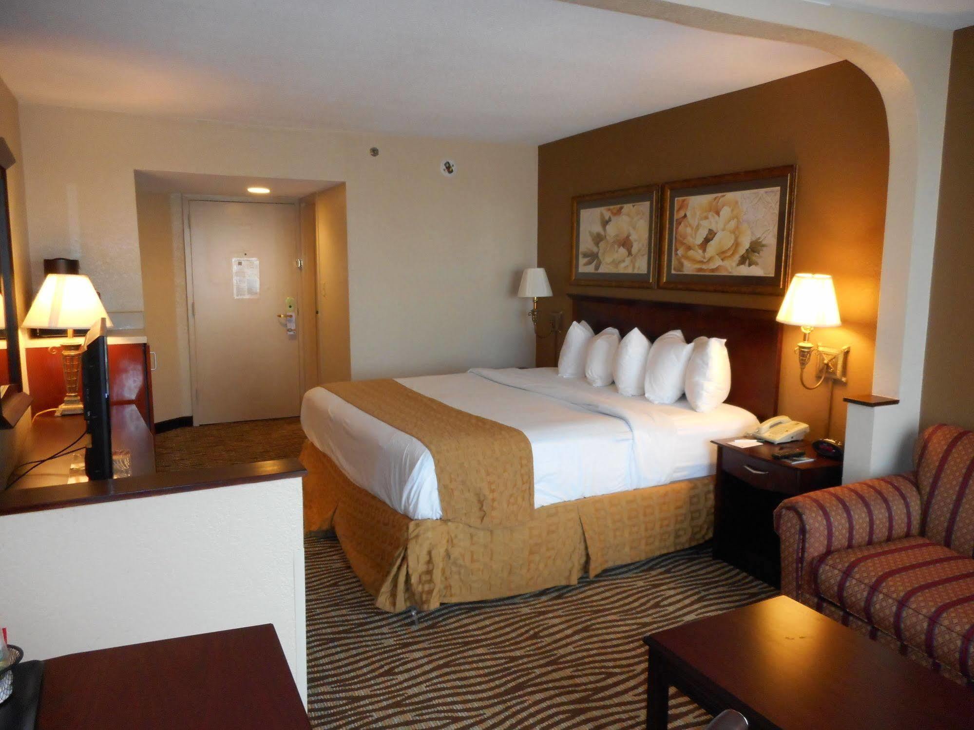 Quality Inn Near Hampton Coliseum Exterior photo